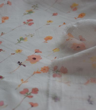 Tissu voile de coton Fleurs délicates Tissu voile de coton Fleurs délicates