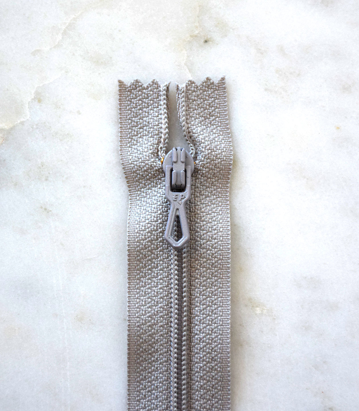 Zip// Fermeture éclair simple non séparable de 30 cm Couleur Grise