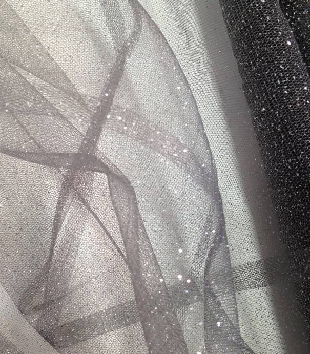 Tulle gris pailletté Tulle gris pailletté