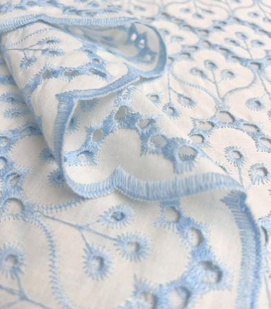 Tissu broderie anglaise festonnée - Liliane ciel Tissu broderie anglaise festonnée - Liliane ciel