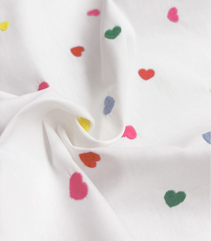 Tissu coton brodé - Coeurs