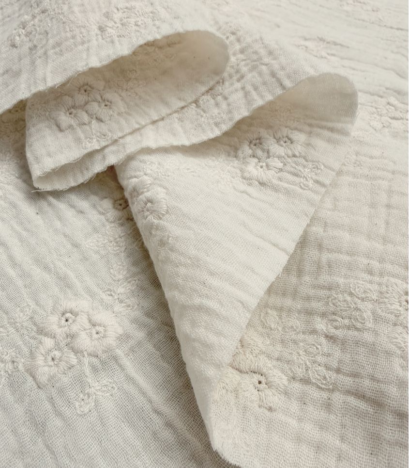 Double gaze brodée- Fleurs Romantiques Double gaze brodée- Fleurs Romantiques