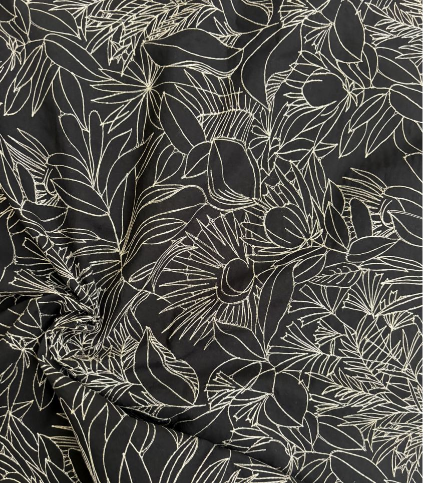 Tissu coton noir - Brodé jungle