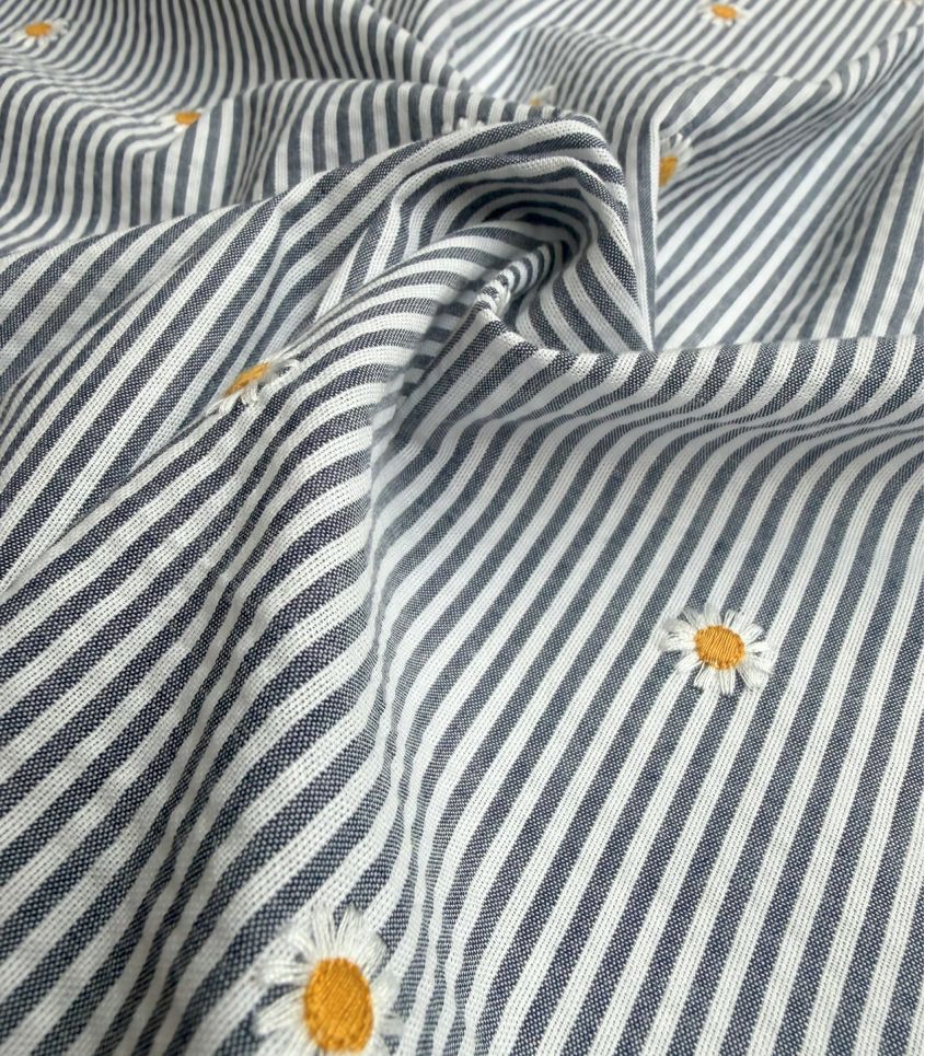 Tissu seersucker marine - Pâquerettes Tissu seersucker marine - Pâquerettes