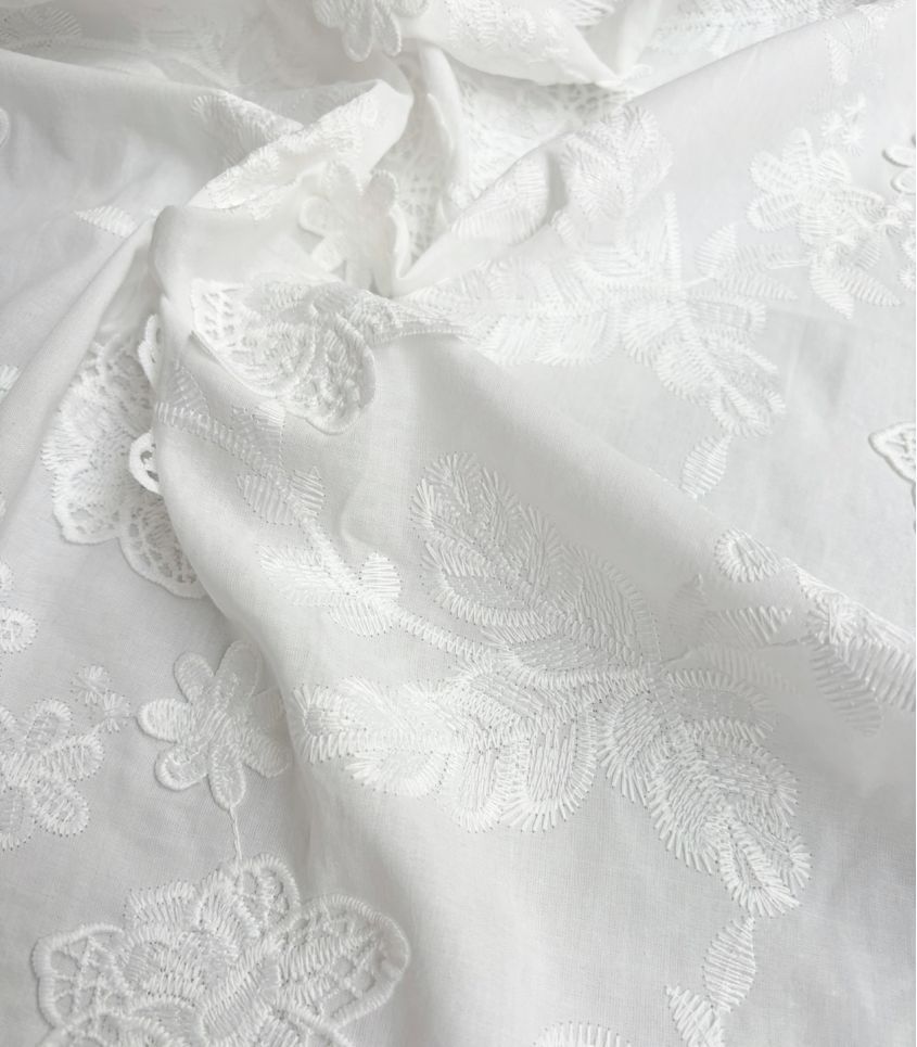 Tissu coton brodé - Au jardin Tissu coton brodé - Au jardin