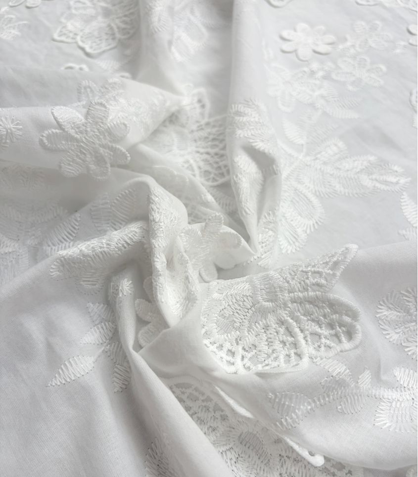 Tissu coton brodé - Au jardin Tissu coton brodé - Au jardin