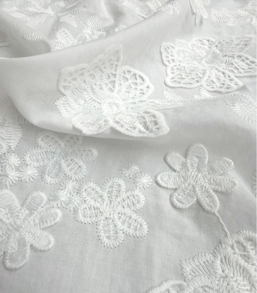 Tissu coton brodé - Au jardin Tissu coton brodé - Au jardin