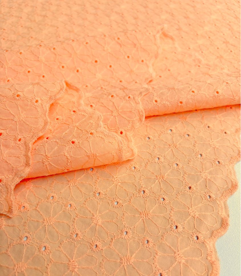Tissu broderie anglaise festonnée - Pâquerette Abricot
