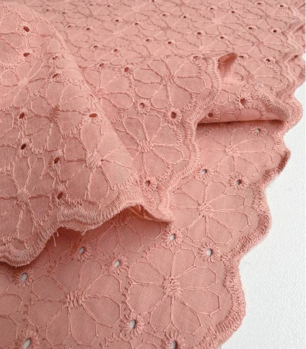 Tissu broderie anglaise festonnée - Pâquerette Rose thé
