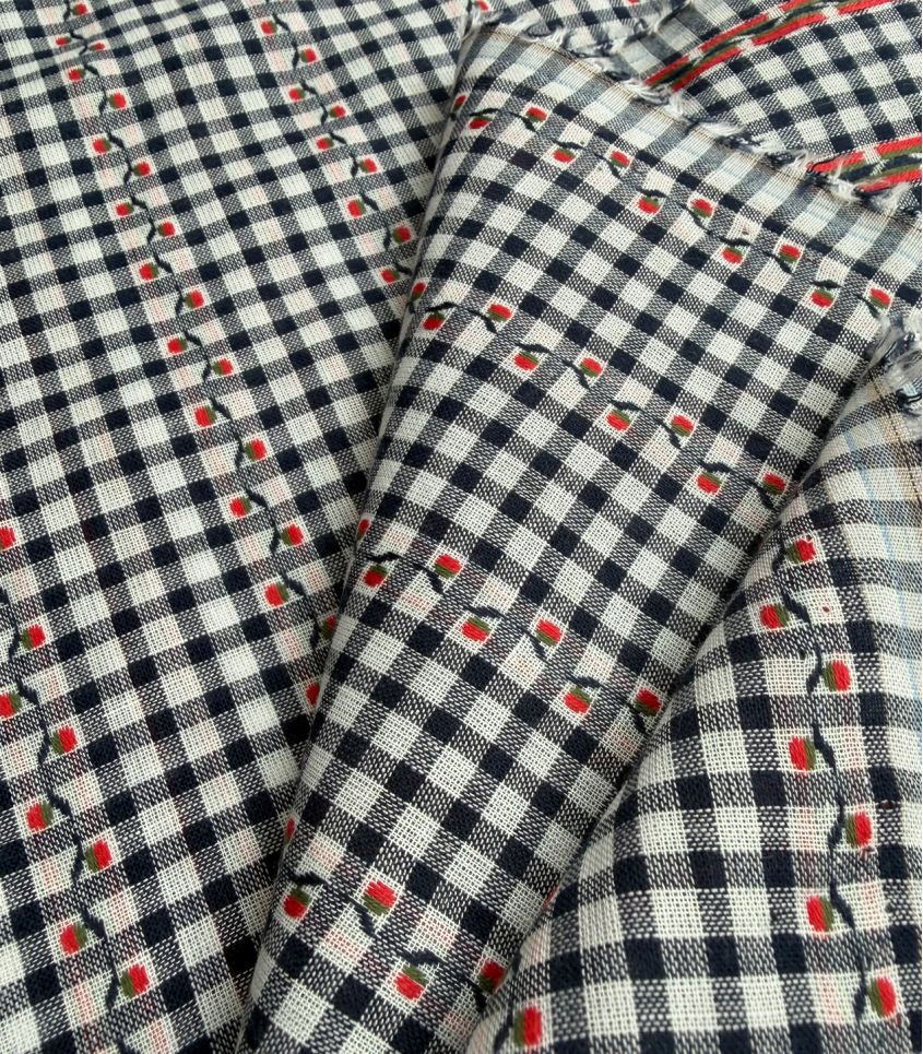 Tissu coton - Vichy brodé cherry Tissu coton - Vichy brodé cherry