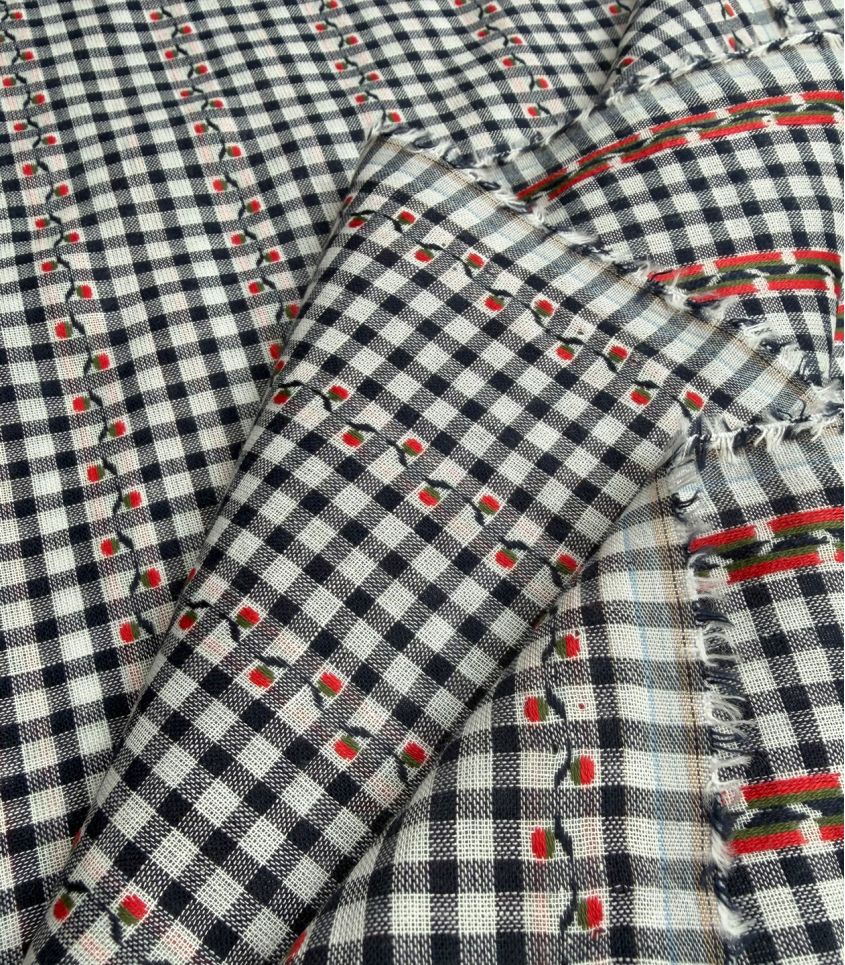 Tissu coton - Vichy brodé cherry Tissu coton - Vichy brodé cherry