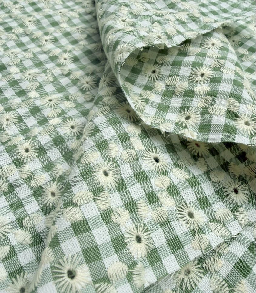 Tissu vichy brodé - Vert Tilleul Tissu vichy brodé - Vert Tilleul
