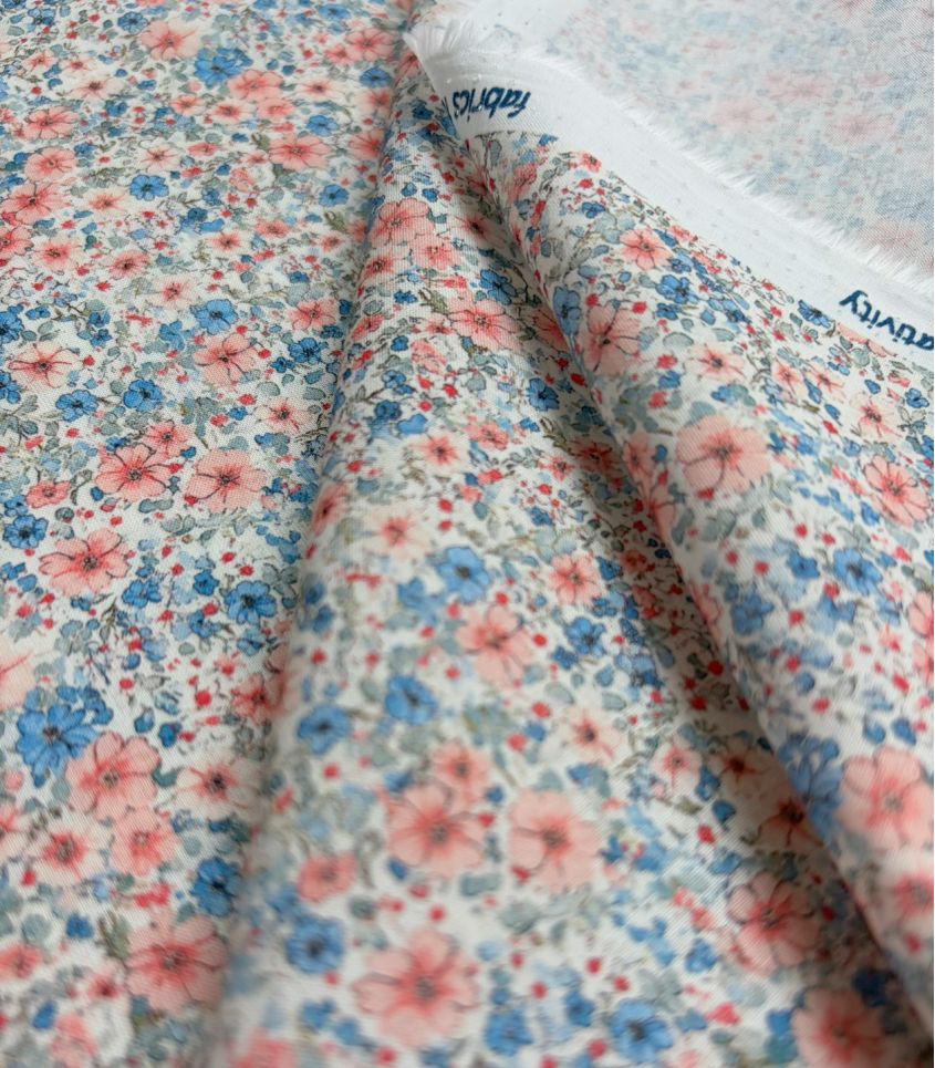 Tissu batiste coton - fleurs délavées Tissu batiste coton - fleurs délavées