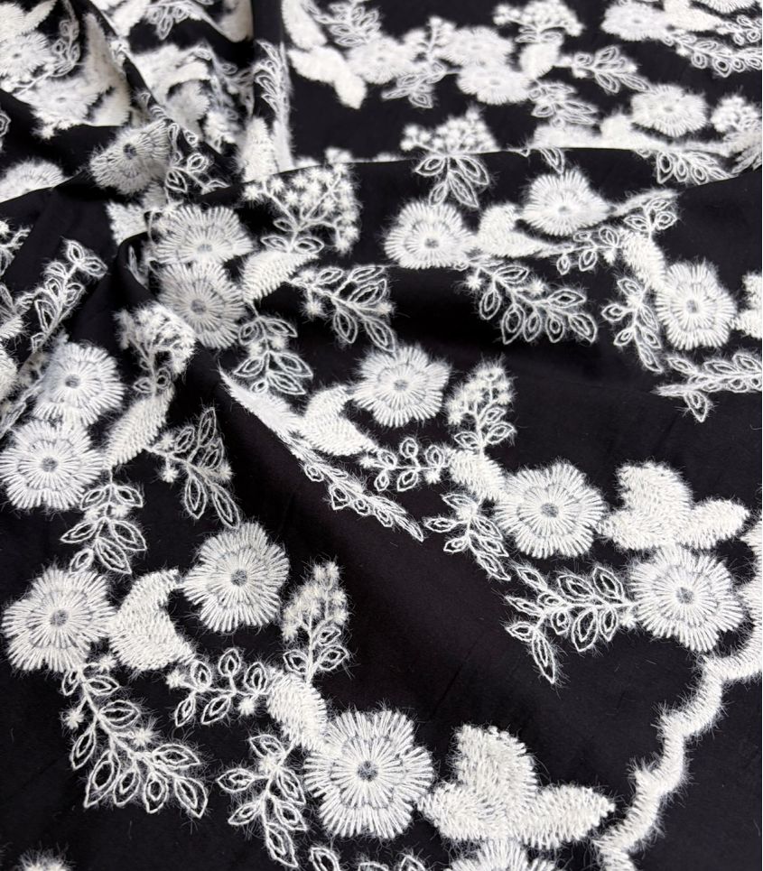 Tissu brodé Fleurs d'hiver - Festonnoir