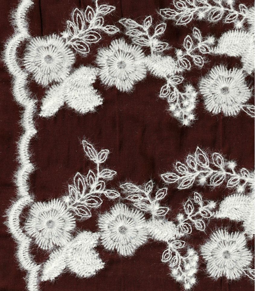Tissu brodé Fleurs d'hiver - Feston bordeaux Tissu brodé Fleurs d'hiver - Feston bordeaux