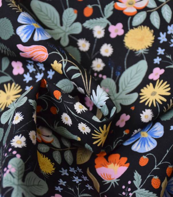Tissu Viscose - Strawberry fields - black