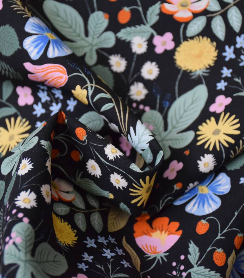 Tissu Viscose - Strawberry fields - black